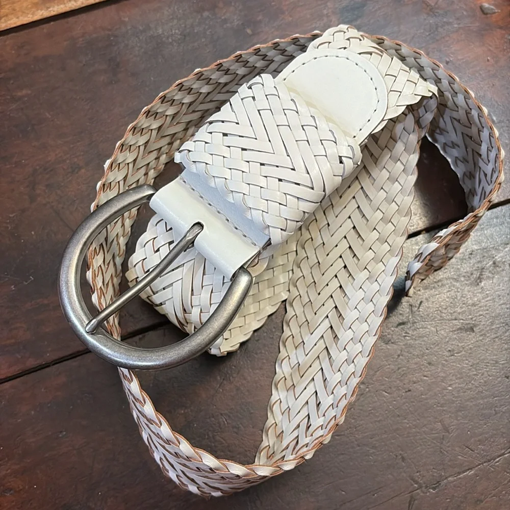 White Braided Women’s Wide Belt- Excellent Used Condition- Size L